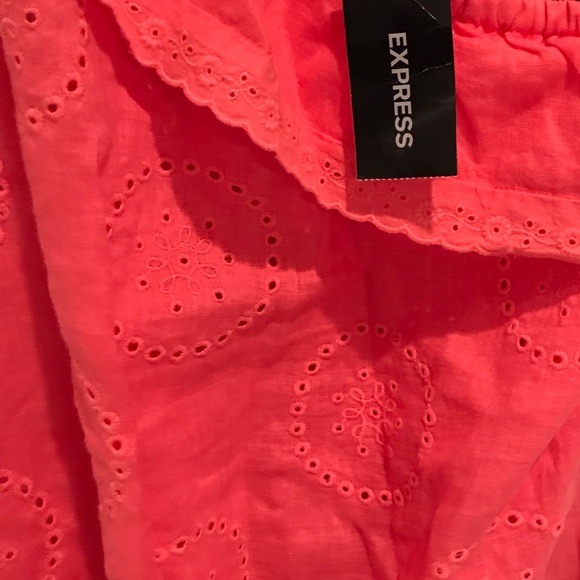 Price Firm-Express Shoulder Ruffle Top - Picture 6 of 8